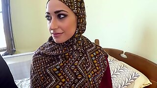 Người phụ nữ lập dị trong Hijab có quan hệ tình dục với người đàn ông lớn
