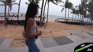 Jeune fille thaïlandaise aime la grosse bite